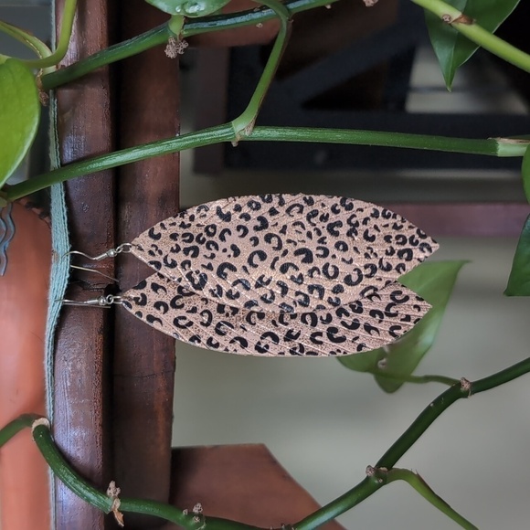Source Unknown Jewelry - Faux Leather Metallic Black and Tan Animal Print Feather Drop Earrings